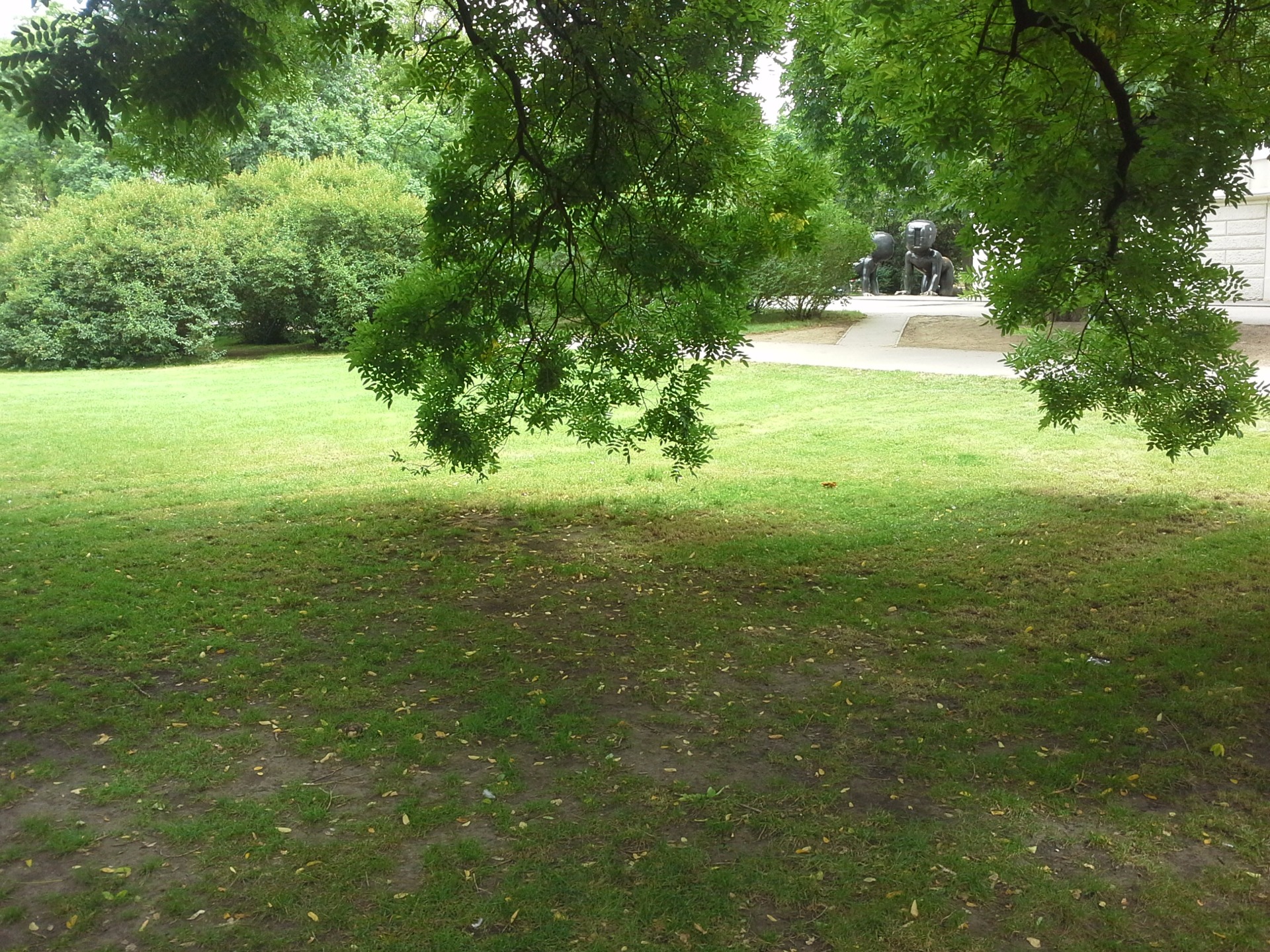 Trojstromí. V zadu vykukují "Děťátka"